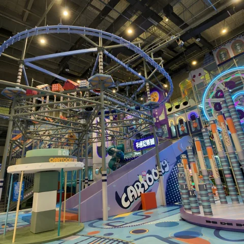 futuristic indoor playground5