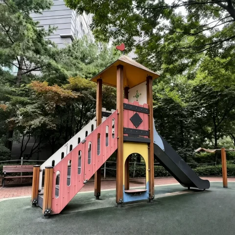 castle themed playground slide7